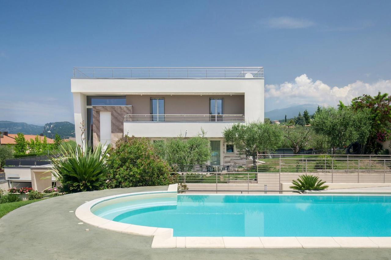 Villa Aurora-Holiday Home Apt3 Bardolino Exterior photo