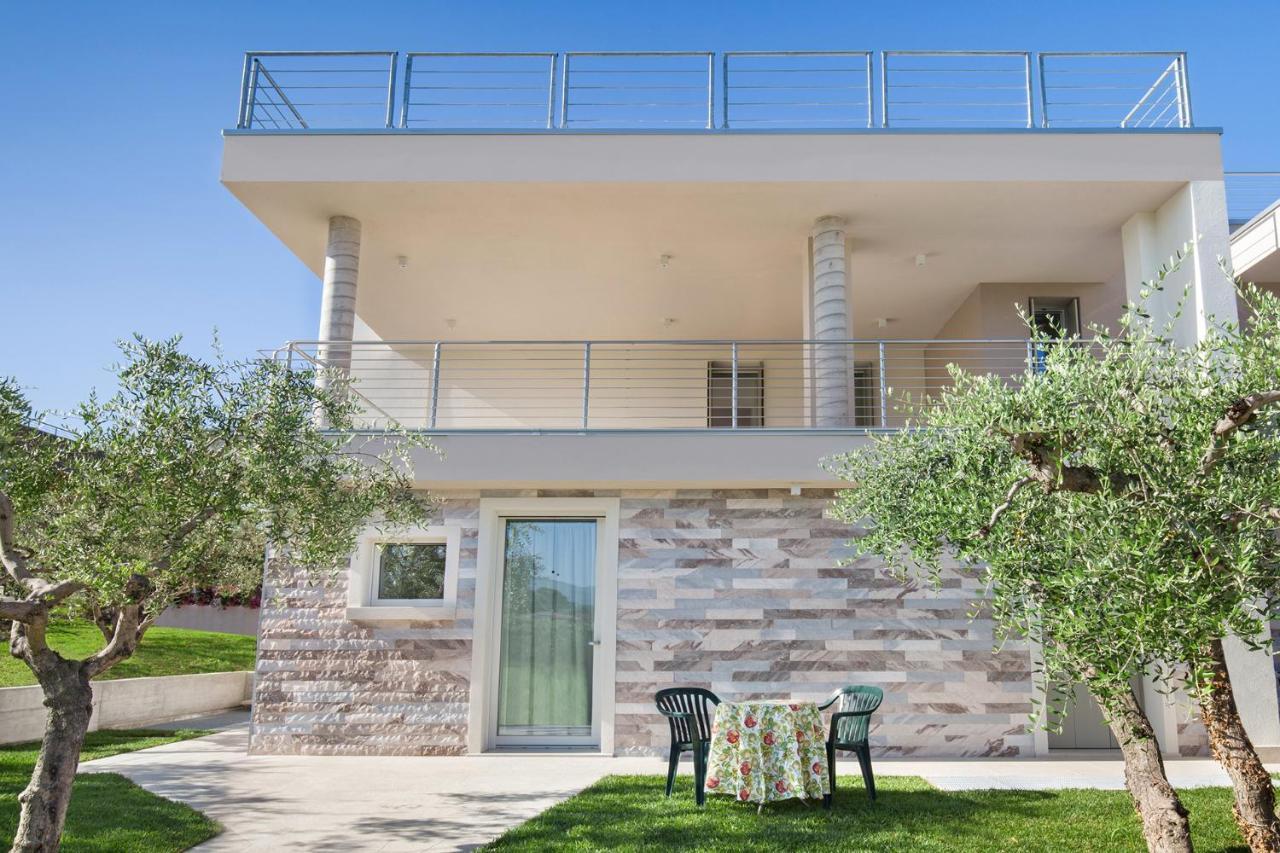 Villa Aurora-Holiday Home Apt3 Bardolino Exterior photo
