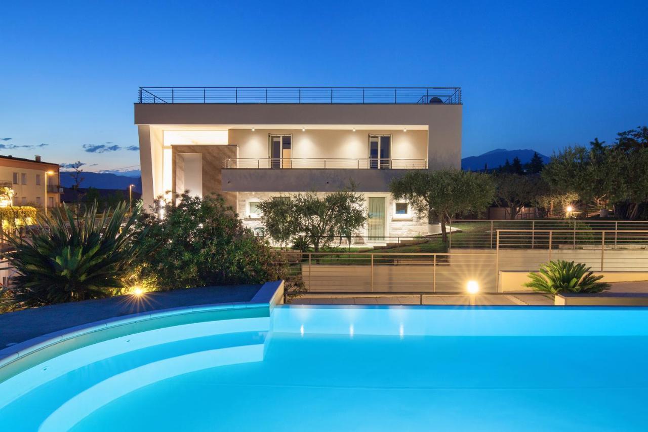 Villa Aurora-Holiday Home Apt3 Bardolino Exterior photo