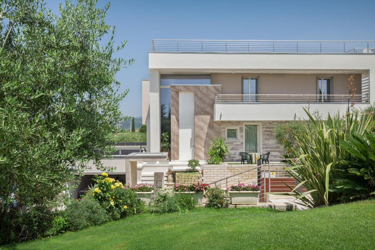 Villa Aurora-Holiday Home Apt3 Bardolino Exterior photo